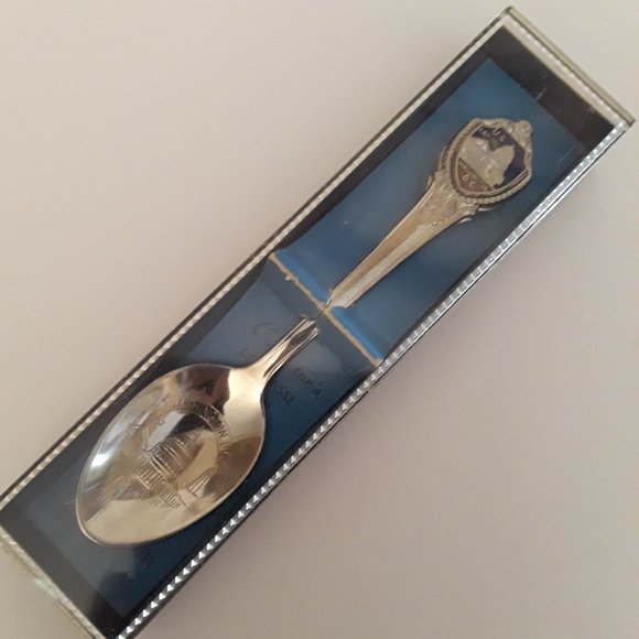 VINTAGE DEMI-TASSE TEASPOON - ABOUT 4.5" LONG - U.S. CAPITOL - ORIGINAL GIFT BOX - Picture 1 of 8